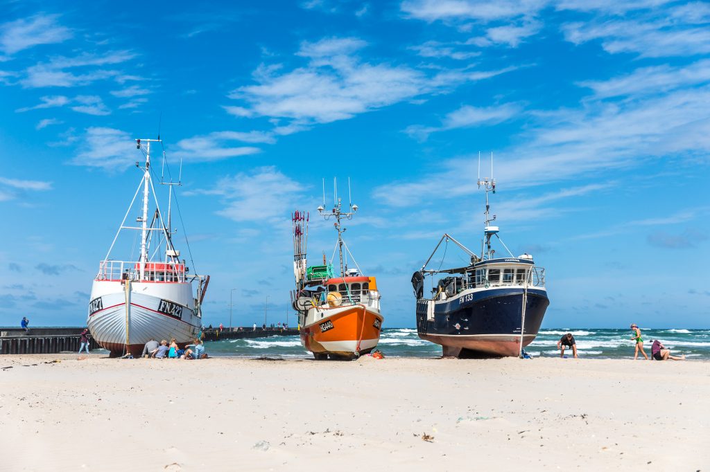 Fiskebåtar på stranden