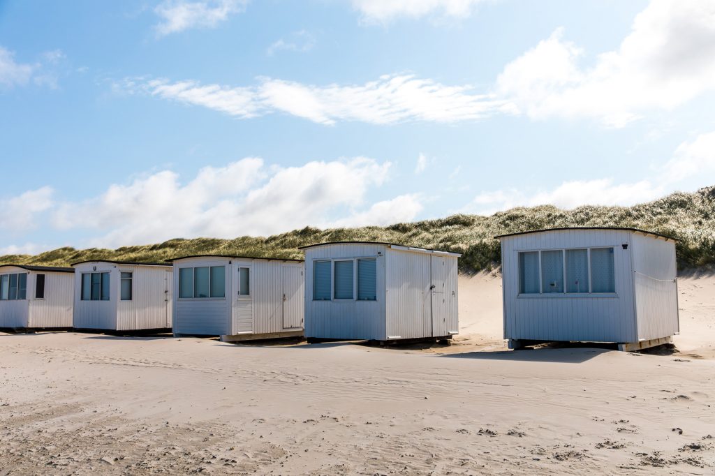 Badhytter på Lökken sandstrand