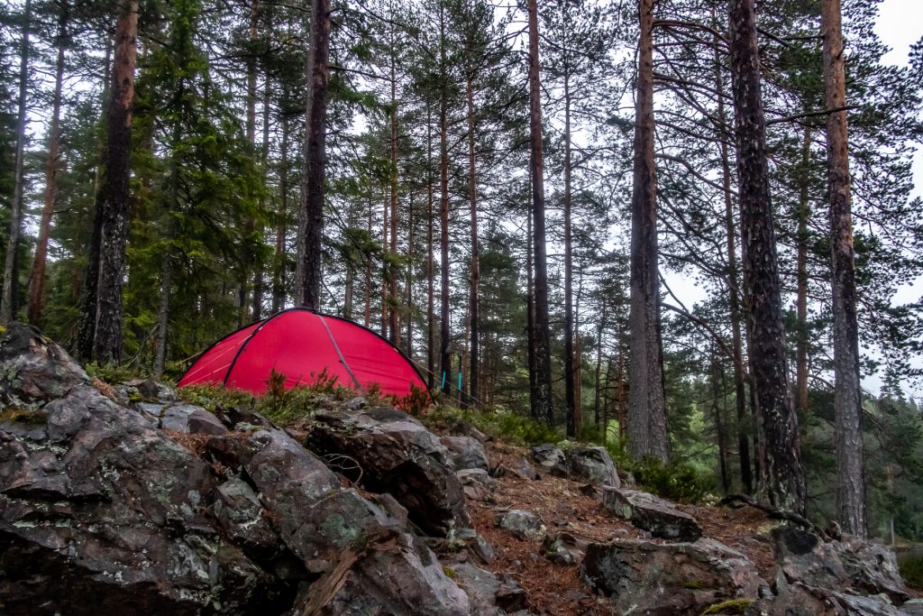 Nattläger vid Kroktjärnern i Hilleberg Niak, längs Bergslagsleden