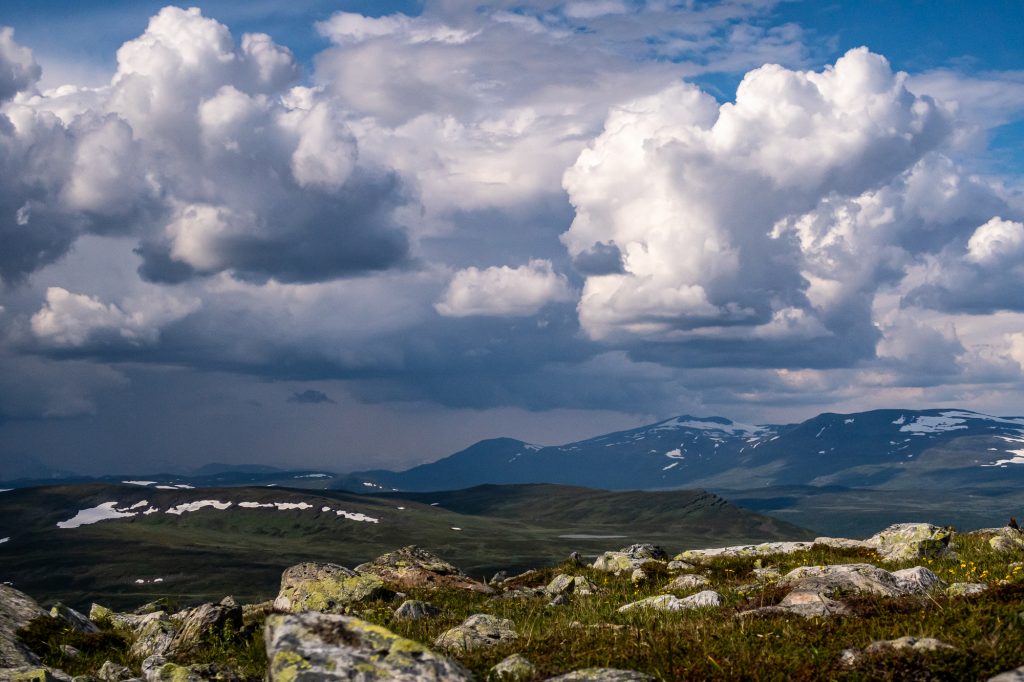 Oväder på ingång under vandring av Kungsleden