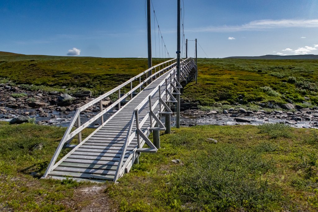 Broar längs Kungsleden underlättar vandringen