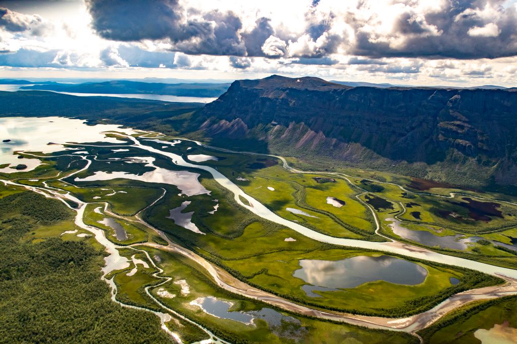 Utsikt över Rapadalen från toppen av Skierffe