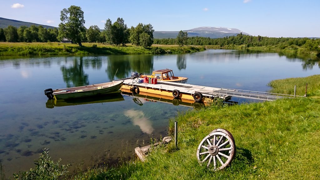 Båten från Bäverholmen väntar