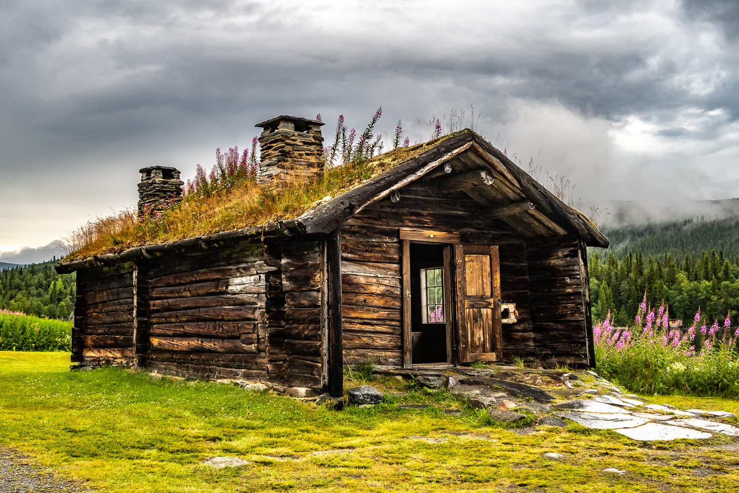 Länsmansbyggnaden i Fatmomakke kyrkstad