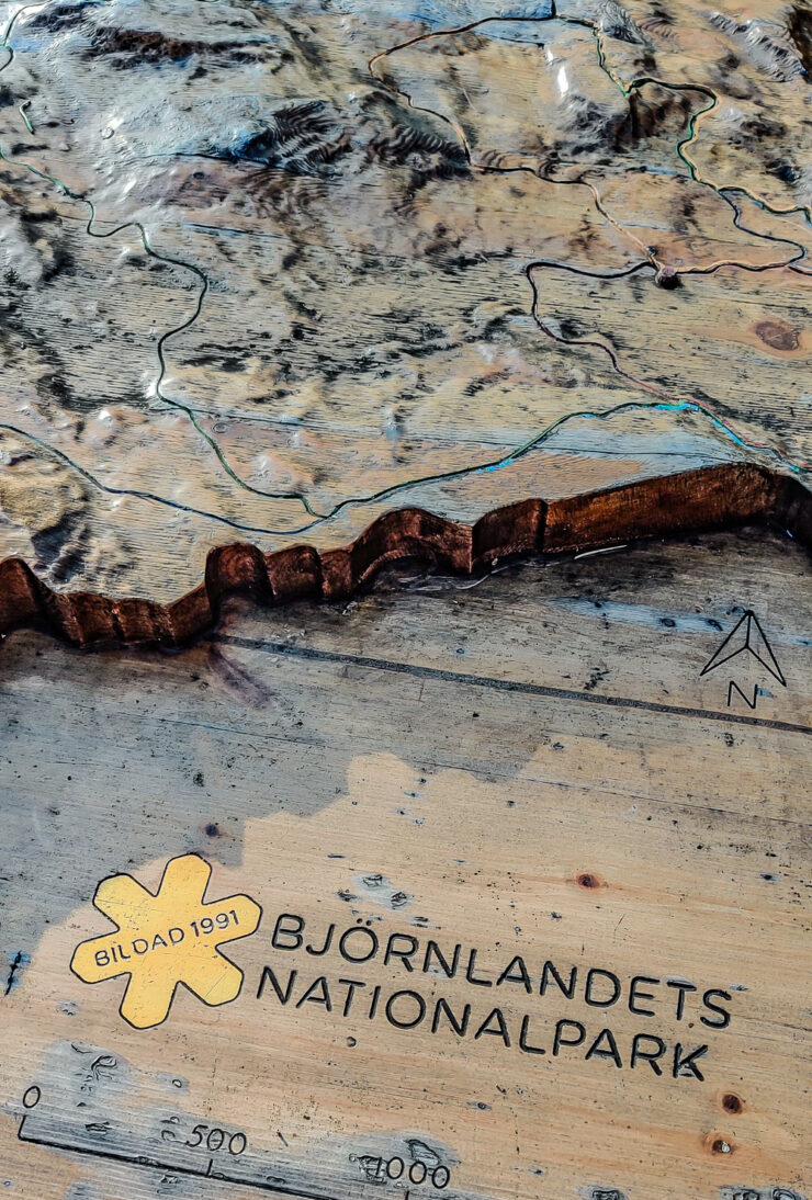Karta över Björnlandets nationalpark i trä
