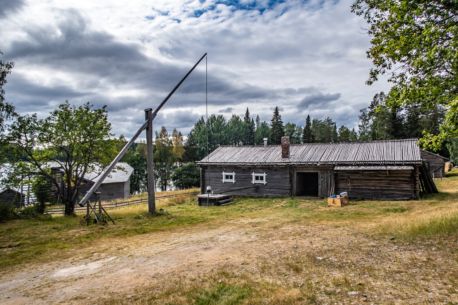 Brunn på gårdsplanen i Gallejaur kulturreservat