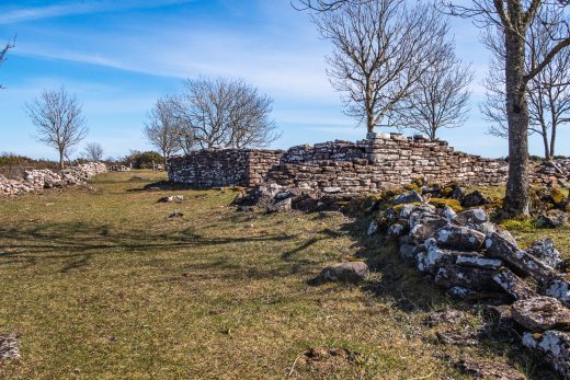 Ruiner efter Dröstorps ödeby på Öland