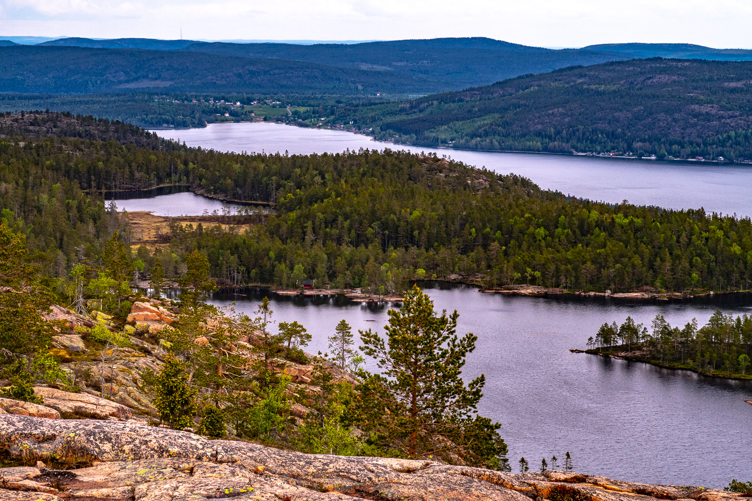 Utsikt över Tärnättvattnen från Slåttdalsberget