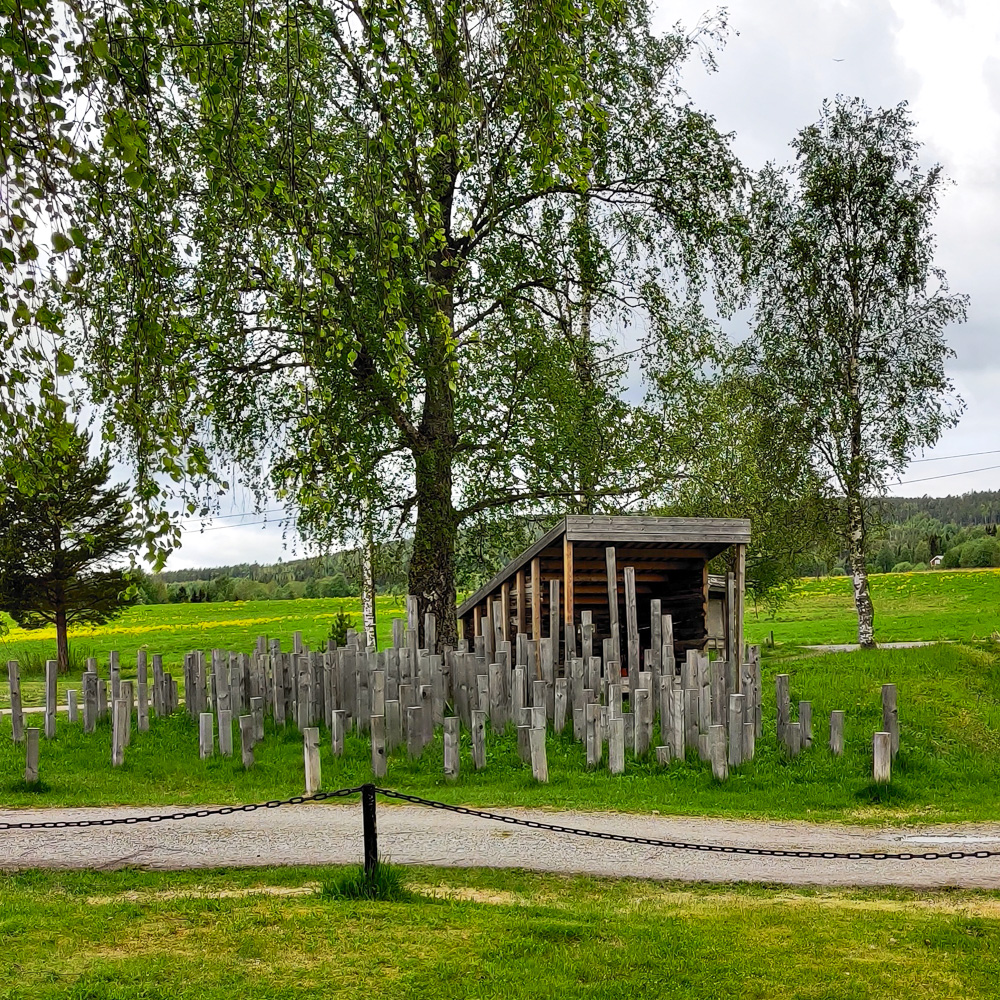 Arknat-vindskydd i Näske, längs Höga kusten-leden