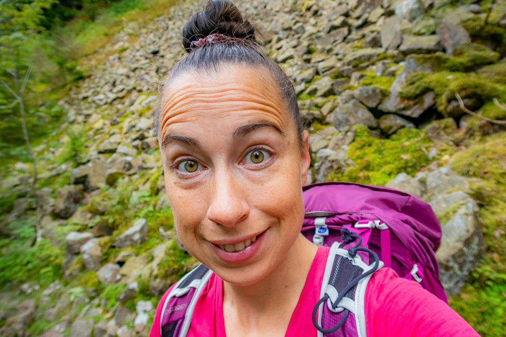 Pernilla Lindblom på vandring i Söderåsens nationalpark