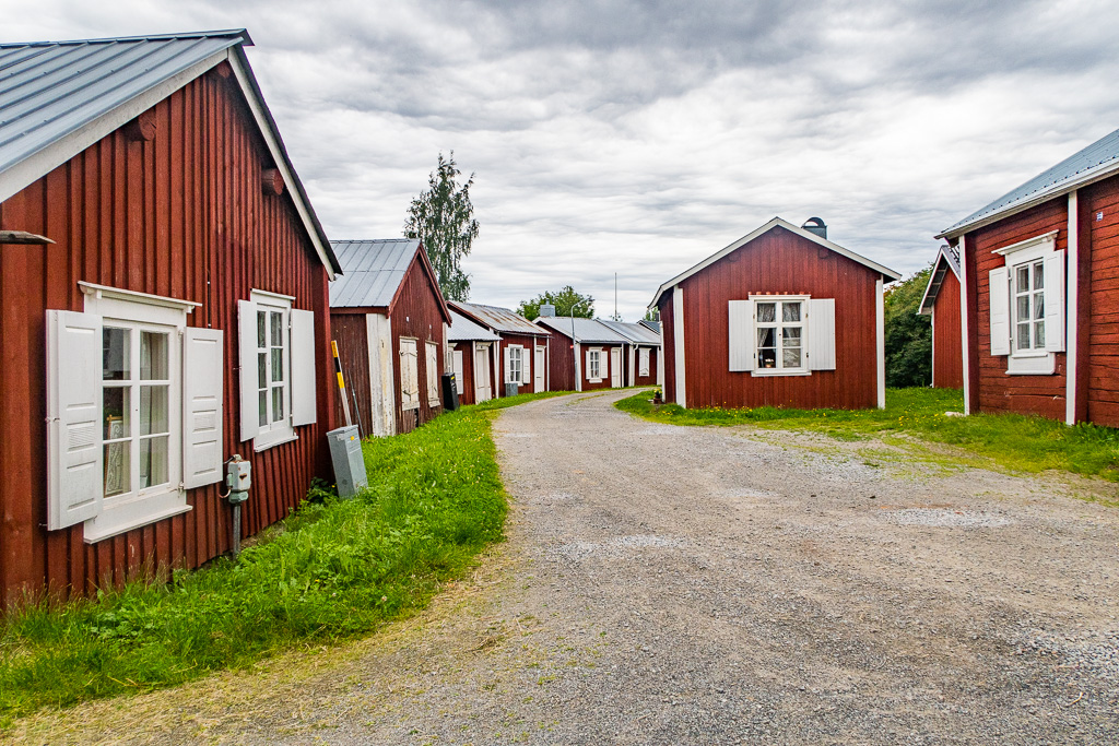 Grusväg mellan husen i Gammelstads kyrkostad