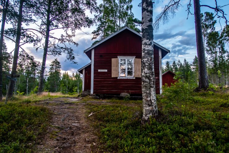 Prästvallsstugan sedd från vattenbrynet