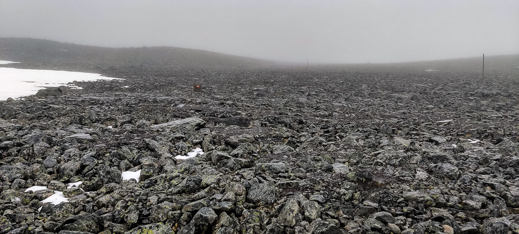 Stenig fjällvandring runt Sylarna