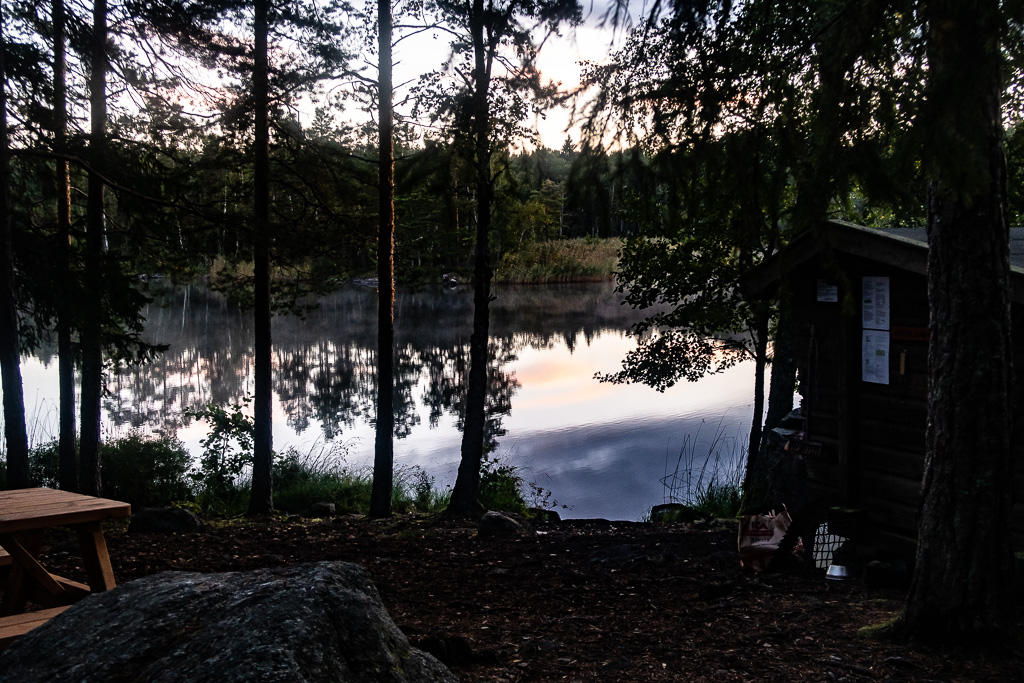 Bredsjön i solnedgång, Sörmlandsleden